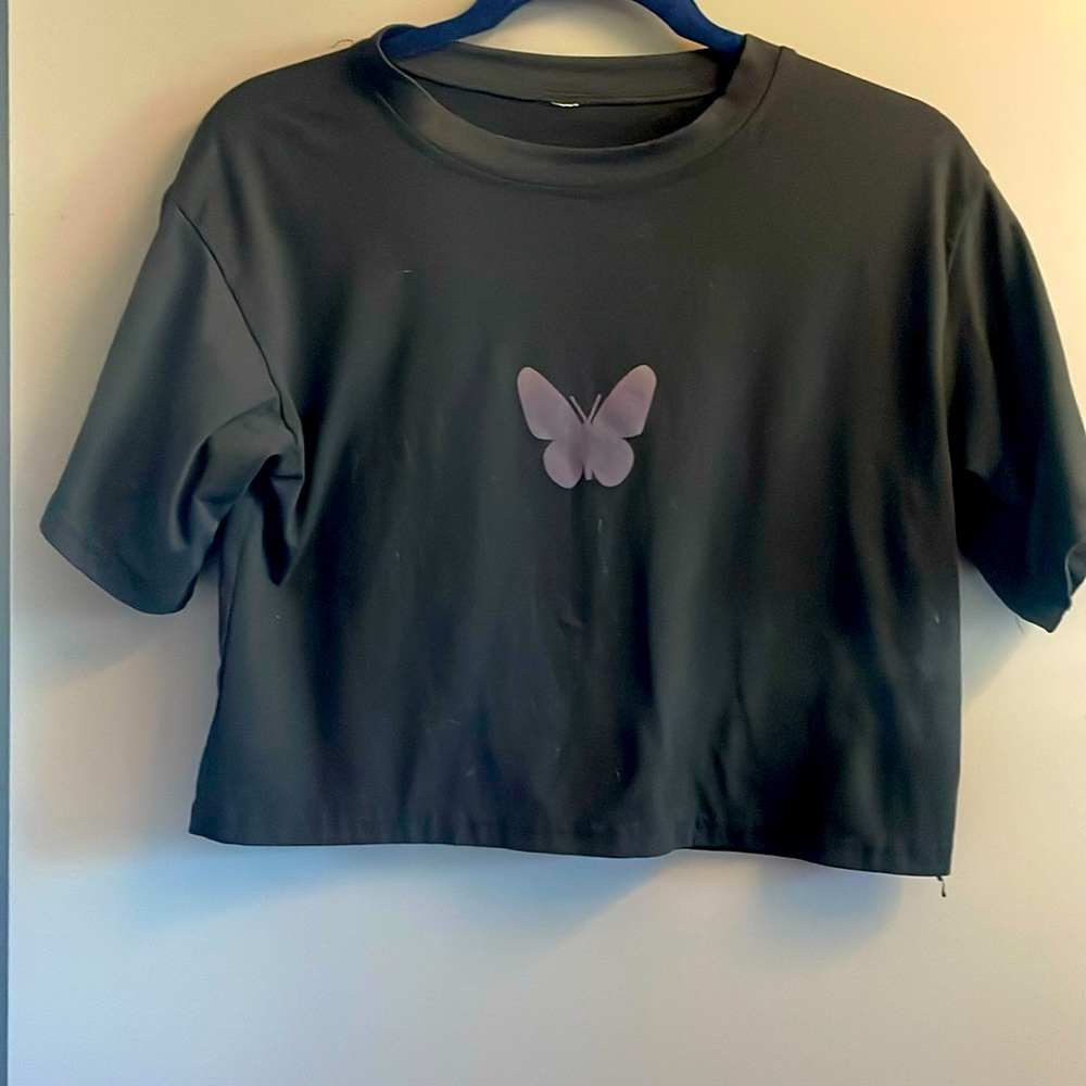 Women’s Size Large‎ Black top with silver butterfly